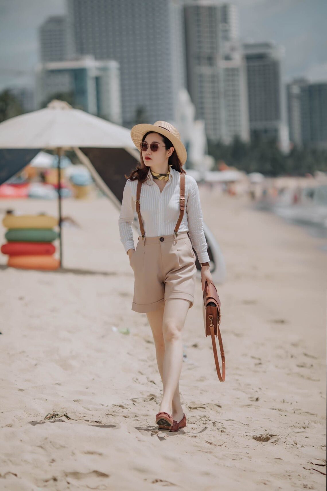 Thời trang đi biển của Classic Lady