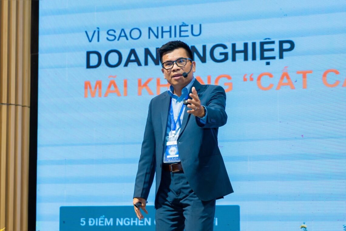 CEOTalk KEVIN NGUYỄN KIÊN TRÌ – “Đừng viết ra một xấp quy trình rồi DẰN MẶT Coach.”