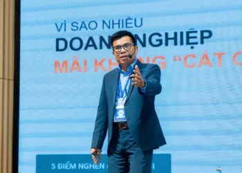 CEOTalk KEVIN NGUYỄN KIÊN TRÌ – “Đừng viết ra một xấp quy trình rồi DẰN MẶT Coach.”